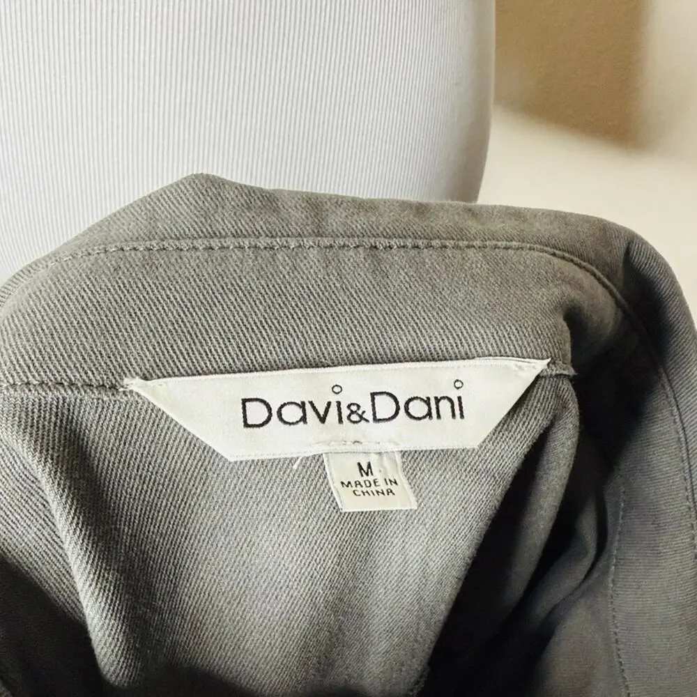 Davi & Dani Gray Sequin Leopard Skull Print Shacket